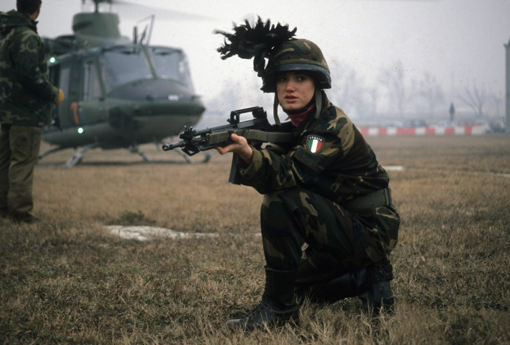 donne nelle forze armate pro e contro
